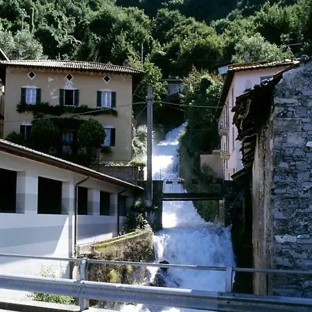 Fiumelatte Sleeps 4 Air Con Wifi T802385 *